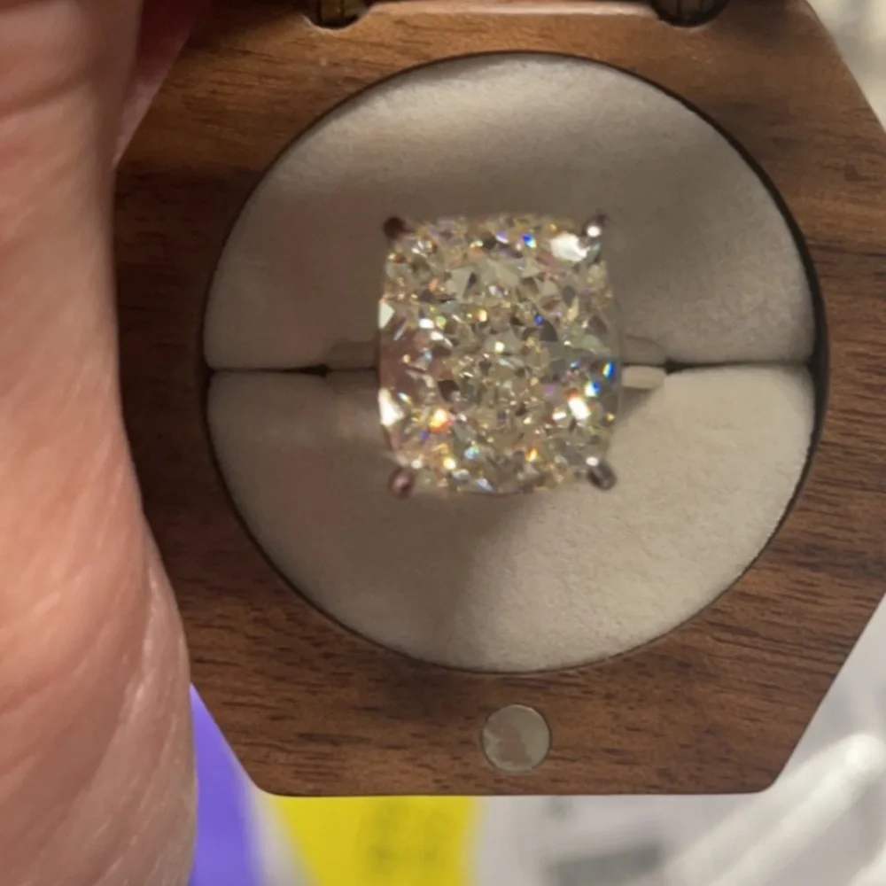 7 carat size 6 rhodium plated ring - Picture 4 of 10